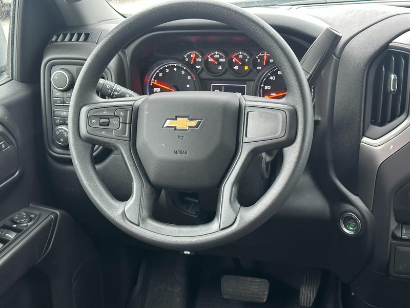 Chevrolet Silverado 1500 Vehicle Full-screen Gallery Image 6