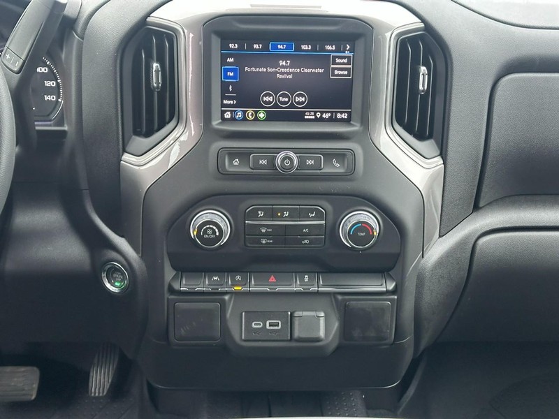 Chevrolet Silverado 1500 Vehicle Full-screen Gallery Image 7