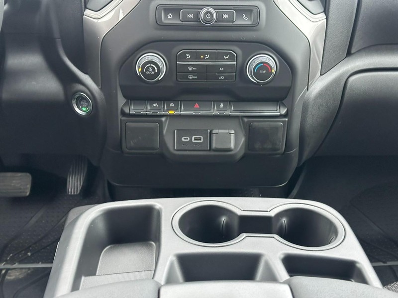 Chevrolet Silverado 1500 Vehicle Full-screen Gallery Image 8