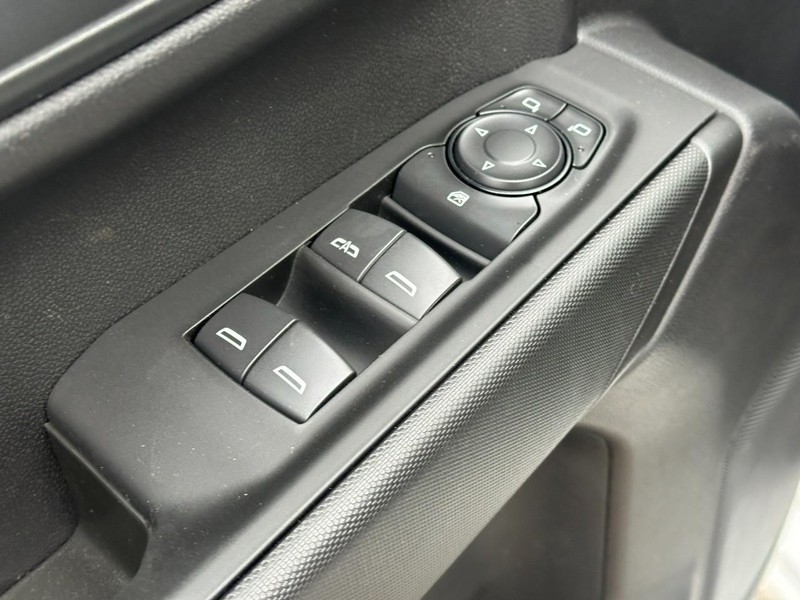 Chevrolet Silverado 1500 Vehicle Full-screen Gallery Image 9