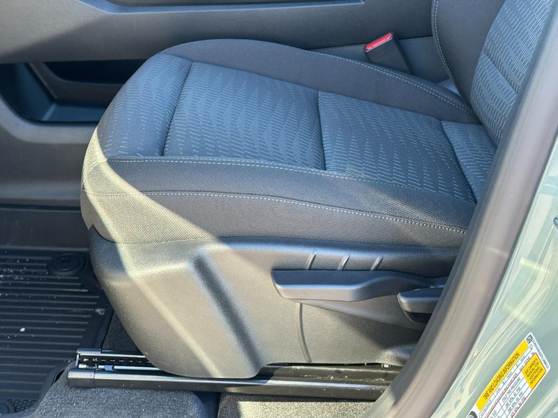 Chevrolet Equinox Vehicle Full-screen Gallery Image 10