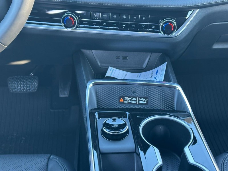 Chevrolet Equinox Vehicle Full-screen Gallery Image 8