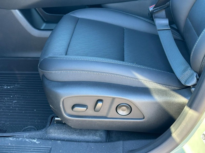 Chevrolet Equinox Vehicle Full-screen Gallery Image 10