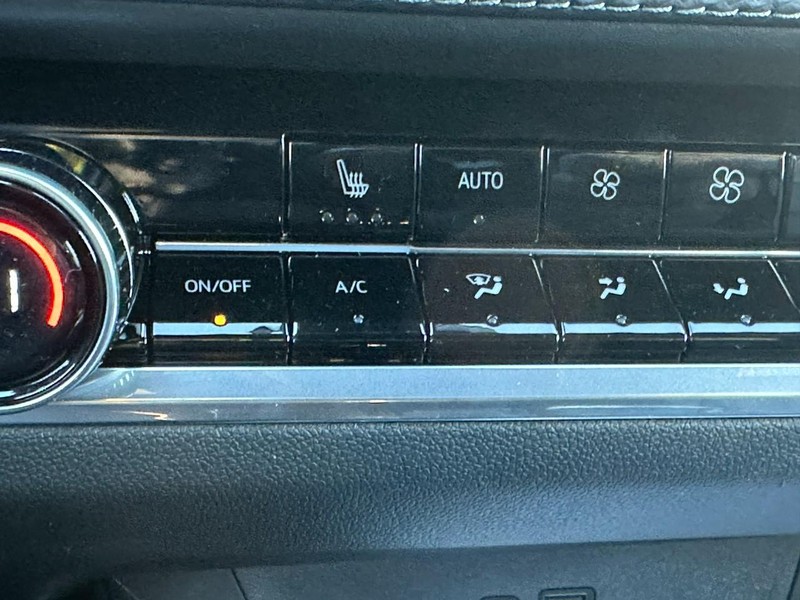 Chevrolet Equinox Vehicle Full-screen Gallery Image 13