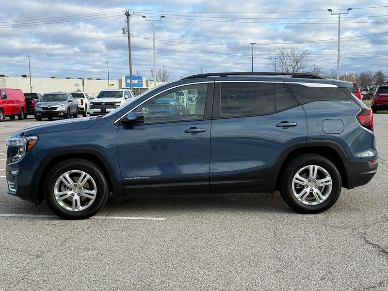 GMC Terrain Vehicle Full-screen Gallery Image 2