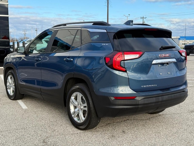 GMC Terrain Vehicle Full-screen Gallery Image 3