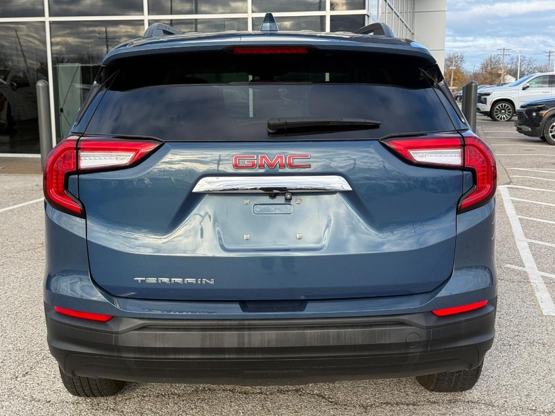 GMC Terrain Vehicle Full-screen Gallery Image 4