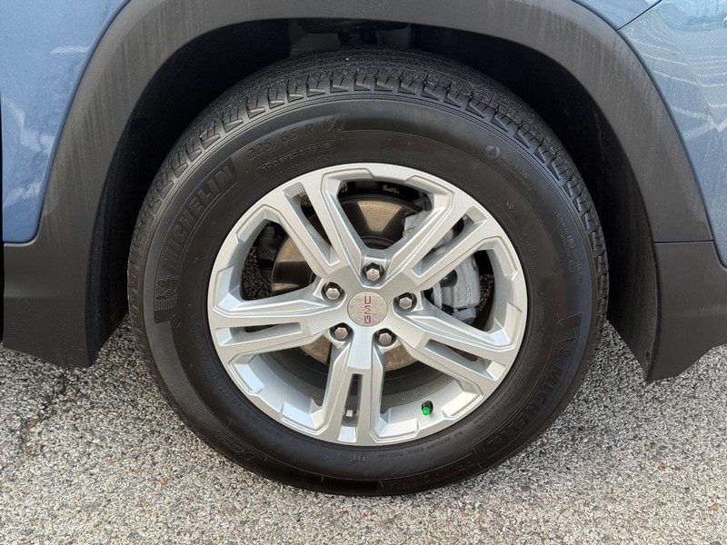 GMC Terrain Vehicle Full-screen Gallery Image 7