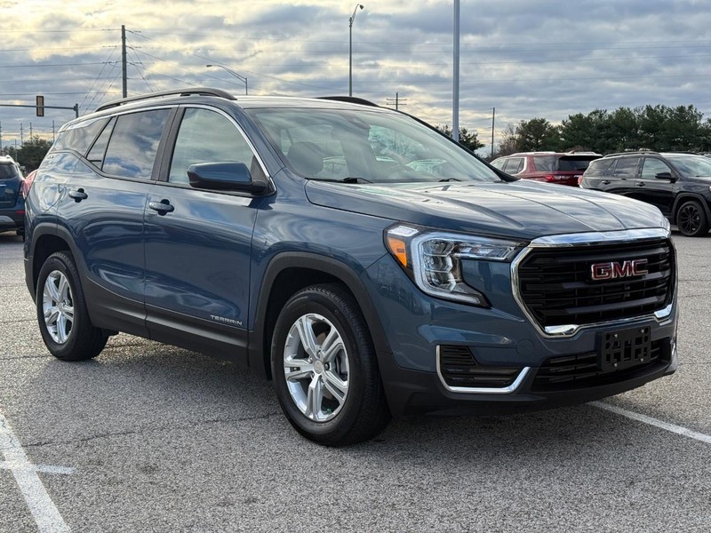 GMC Terrain Vehicle Full-screen Gallery Image 8