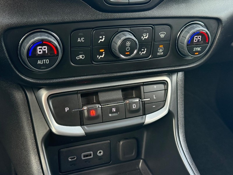 GMC Terrain Vehicle Full-screen Gallery Image 18