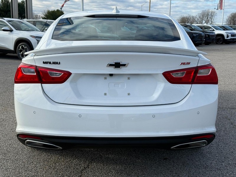 Chevrolet Malibu Vehicle Full-screen Gallery Image 4