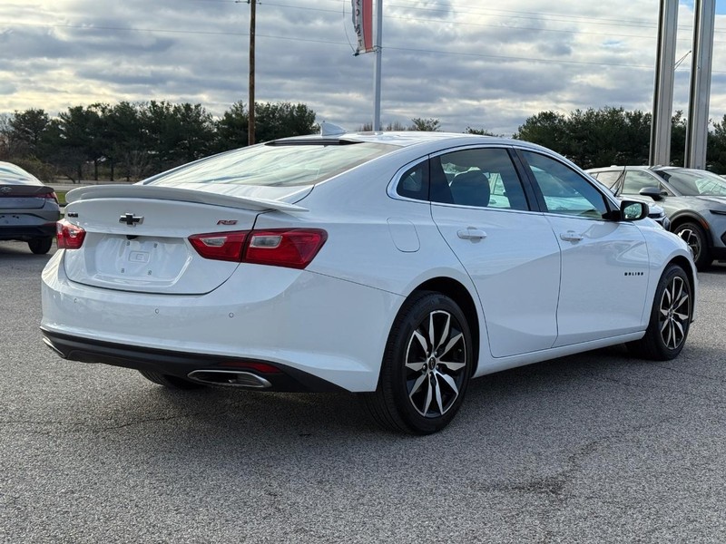 Chevrolet Malibu Vehicle Full-screen Gallery Image 5