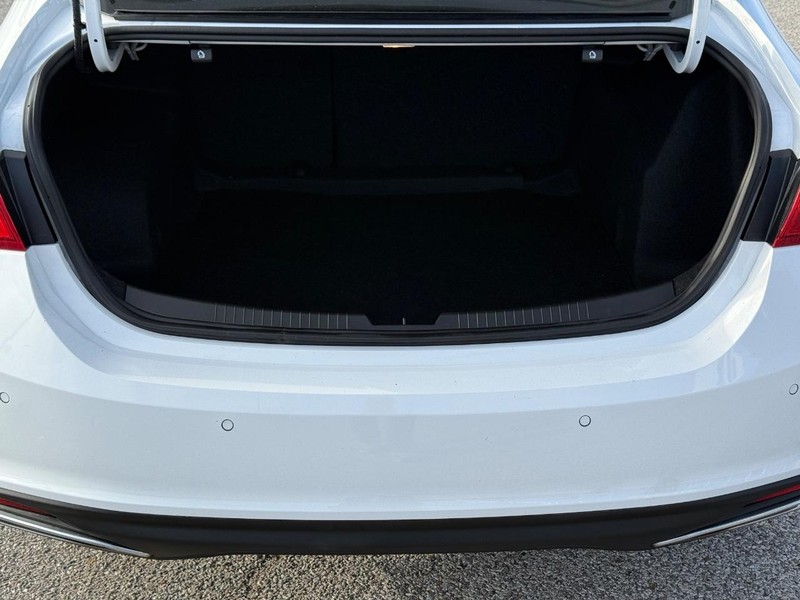 Chevrolet Malibu Vehicle Full-screen Gallery Image 6