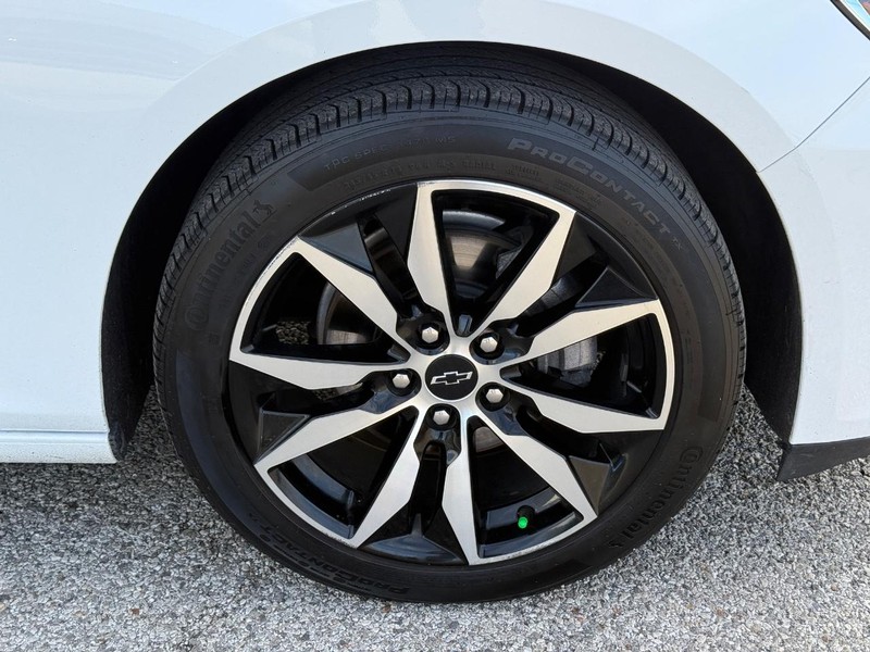 Chevrolet Malibu Vehicle Full-screen Gallery Image 7