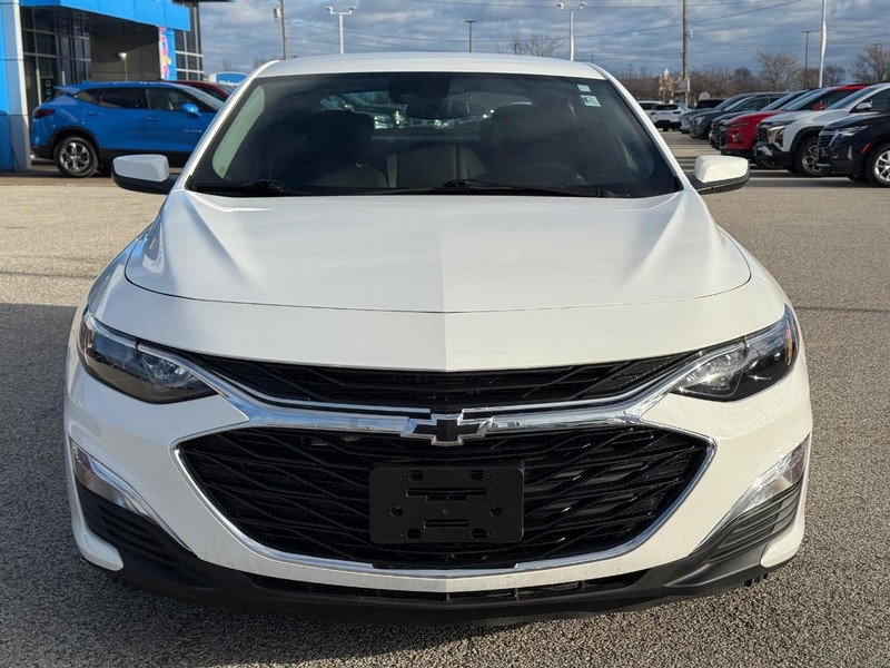 Chevrolet Malibu Vehicle Full-screen Gallery Image 9