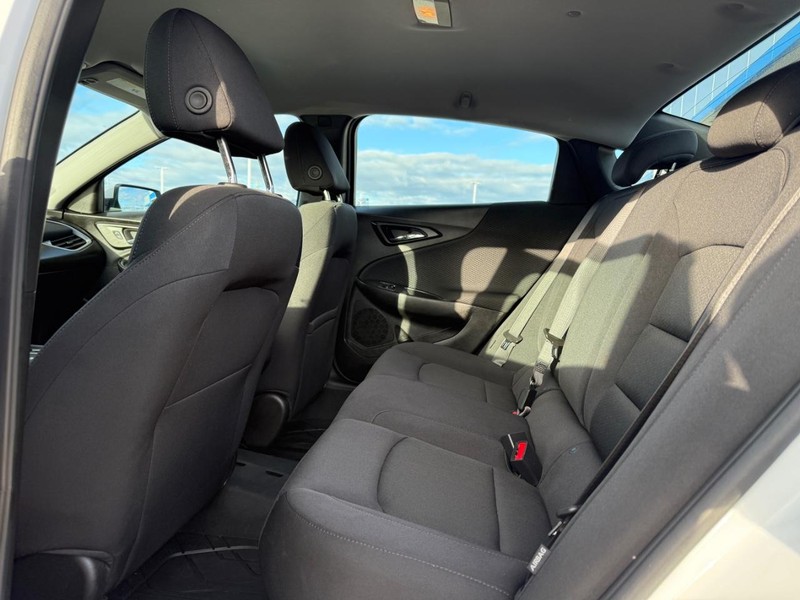 Chevrolet Malibu Vehicle Full-screen Gallery Image 10