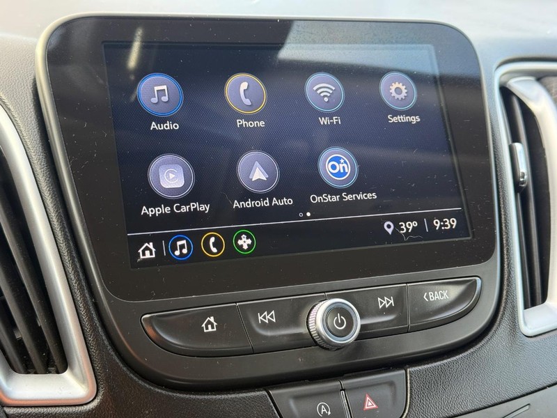 Chevrolet Malibu Vehicle Full-screen Gallery Image 16