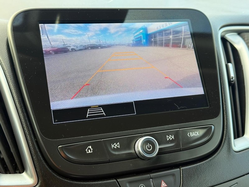 Chevrolet Malibu Vehicle Full-screen Gallery Image 17