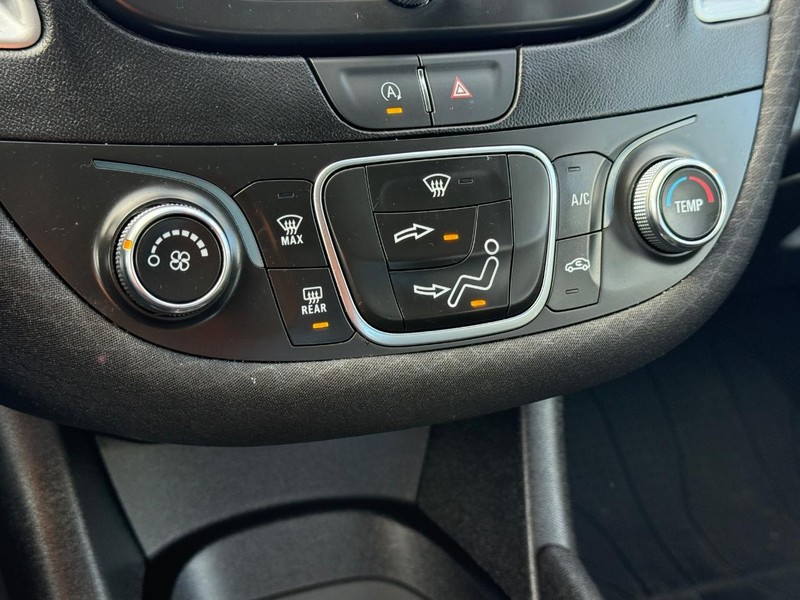 Chevrolet Malibu Vehicle Full-screen Gallery Image 18