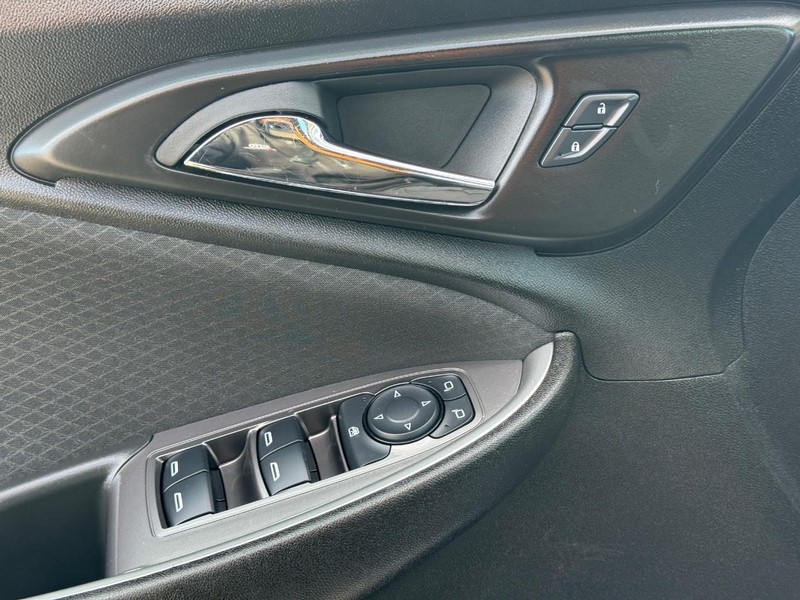 Chevrolet Malibu Vehicle Full-screen Gallery Image 22