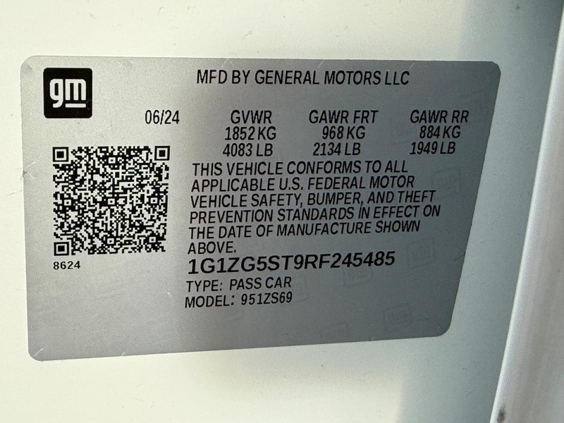 Chevrolet Malibu Vehicle Full-screen Gallery Image 24