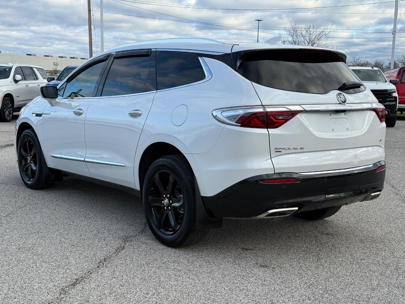 Buick Enclave Vehicle Full-screen Gallery Image 03