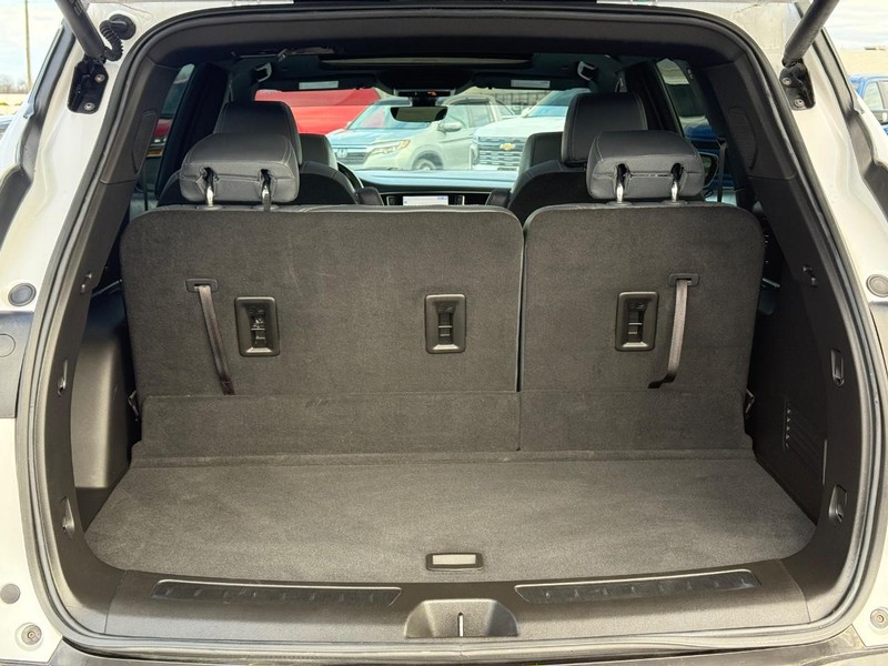 Buick Enclave Vehicle Full-screen Gallery Image 06