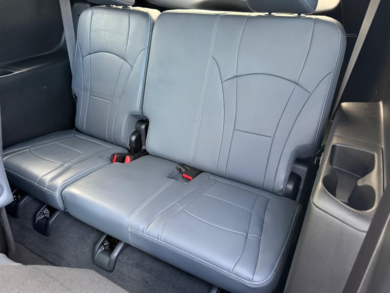 Buick Enclave Vehicle Full-screen Gallery Image 10