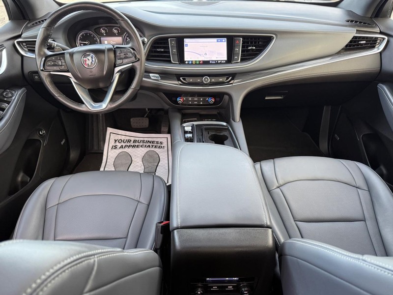 Buick Enclave Vehicle Full-screen Gallery Image 13