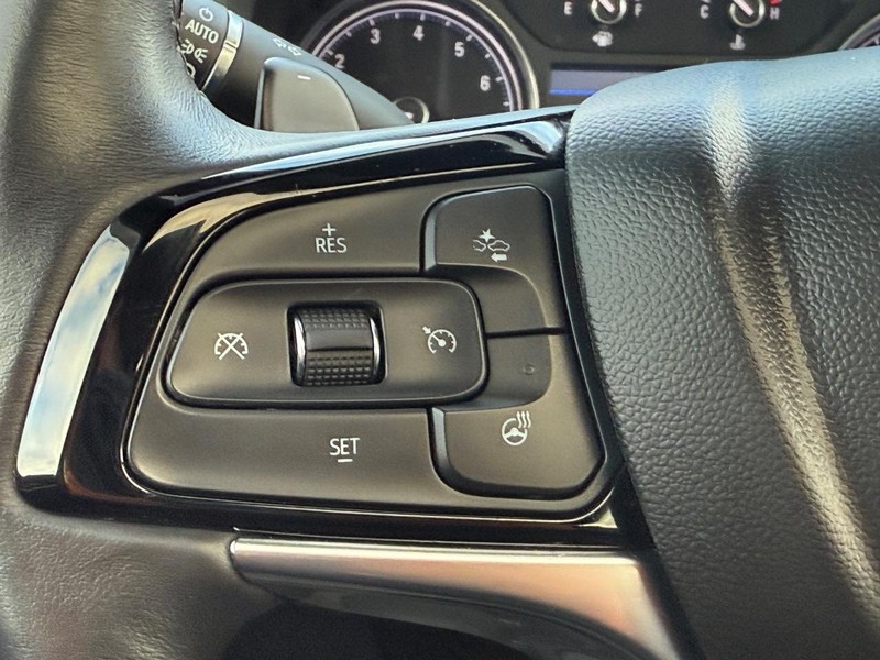 Buick Enclave Vehicle Full-screen Gallery Image 15