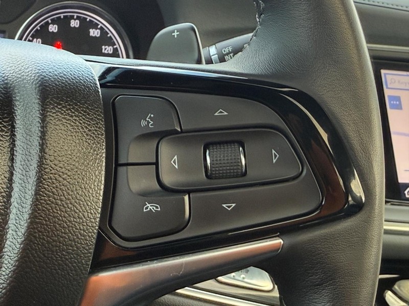 Buick Enclave Vehicle Full-screen Gallery Image 16