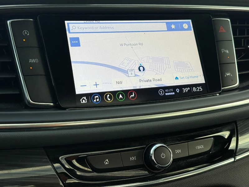 Buick Enclave Vehicle Full-screen Gallery Image 18