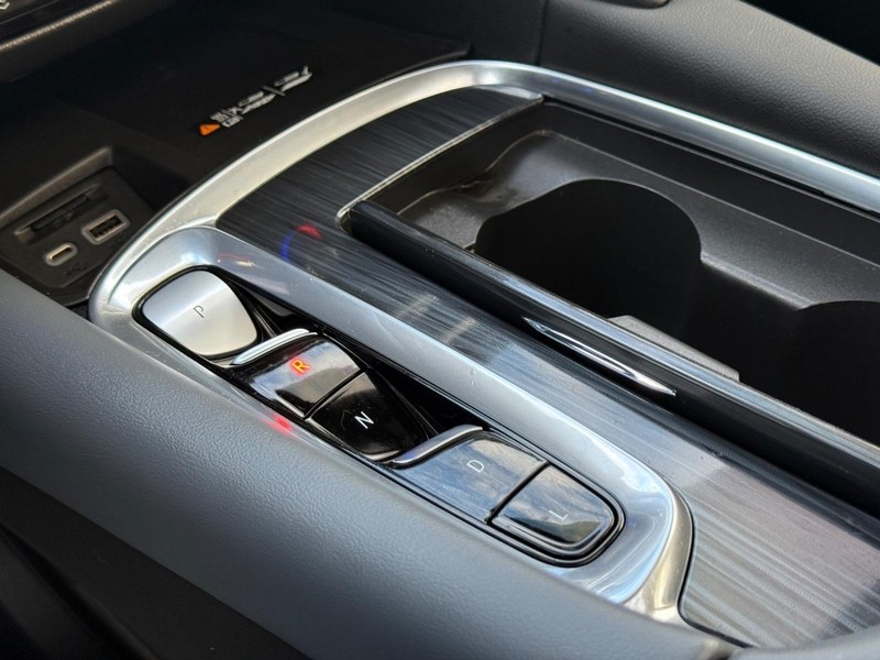 Buick Enclave Vehicle Full-screen Gallery Image 22