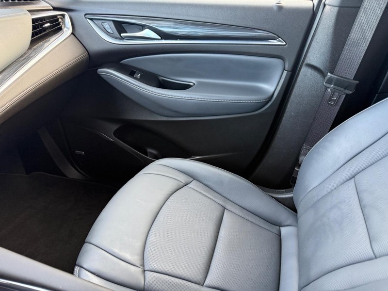 Buick Enclave Vehicle Full-screen Gallery Image 23