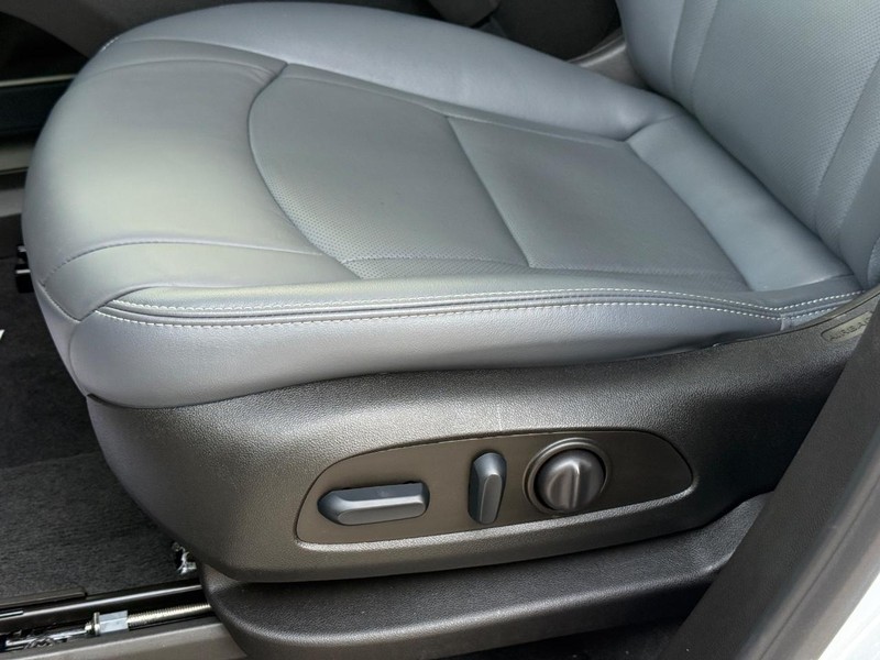 Buick Enclave Vehicle Full-screen Gallery Image 27