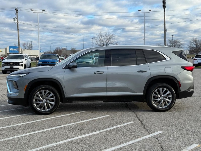 Buick Enclave Vehicle Full-screen Gallery Image 02