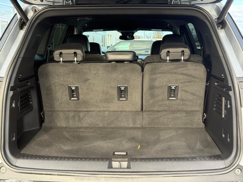 Buick Enclave Vehicle Full-screen Gallery Image 06