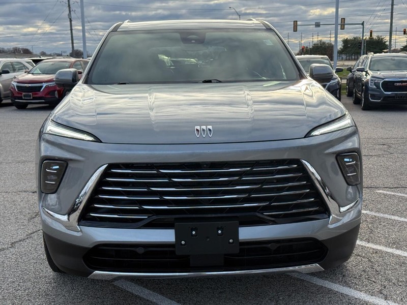 Buick Enclave Vehicle Full-screen Gallery Image 09