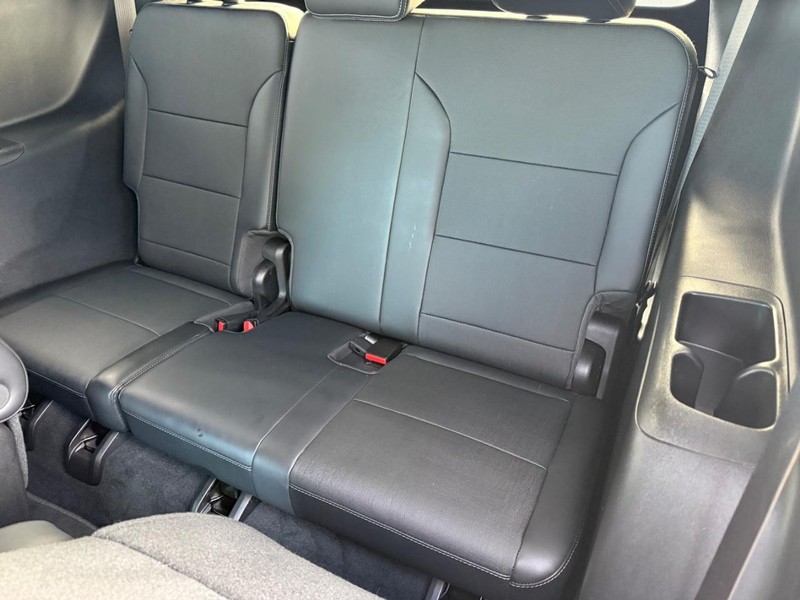 Buick Enclave Vehicle Full-screen Gallery Image 10