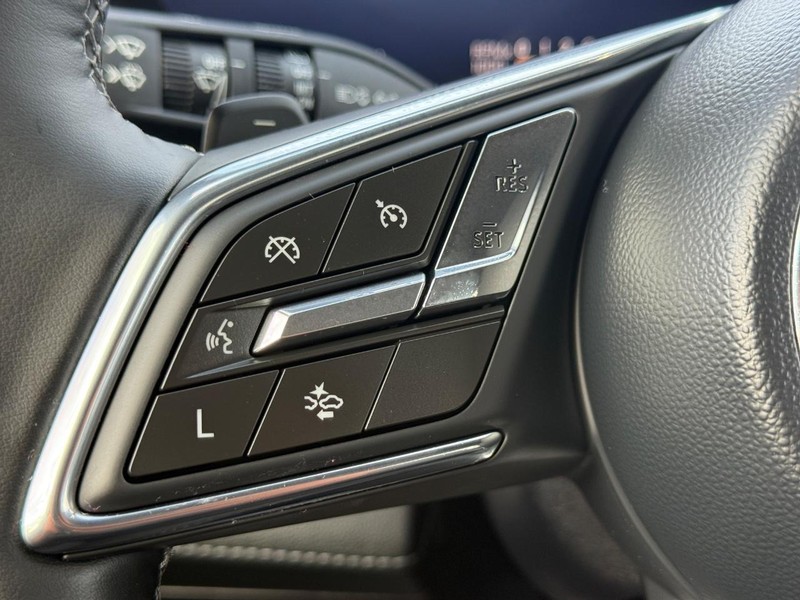 Buick Enclave Vehicle Full-screen Gallery Image 14