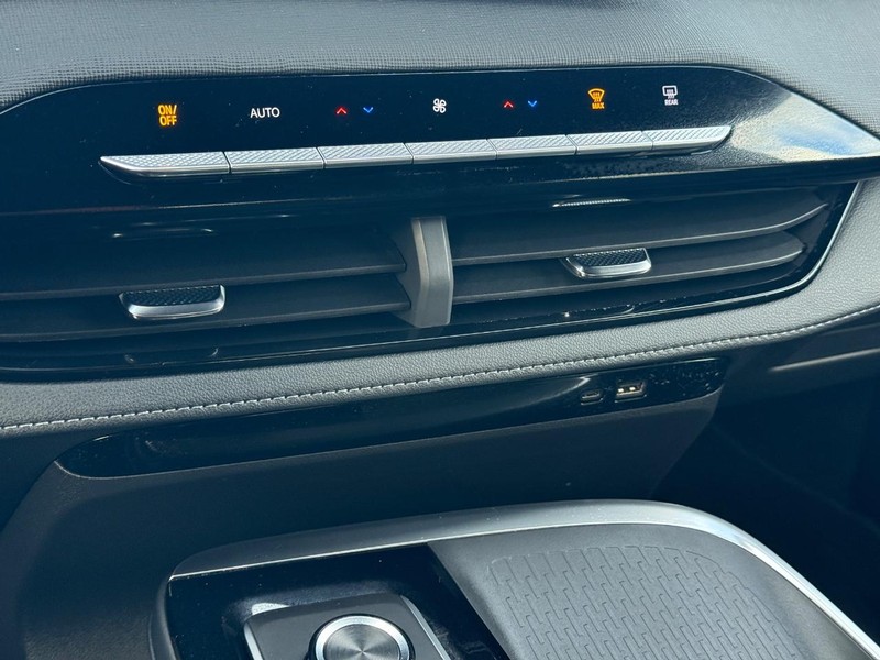 Buick Enclave Vehicle Full-screen Gallery Image 18