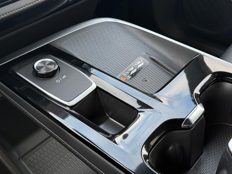 Buick Enclave Vehicle Full-screen Gallery Image 19