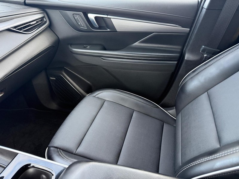 Buick Enclave Vehicle Full-screen Gallery Image 20