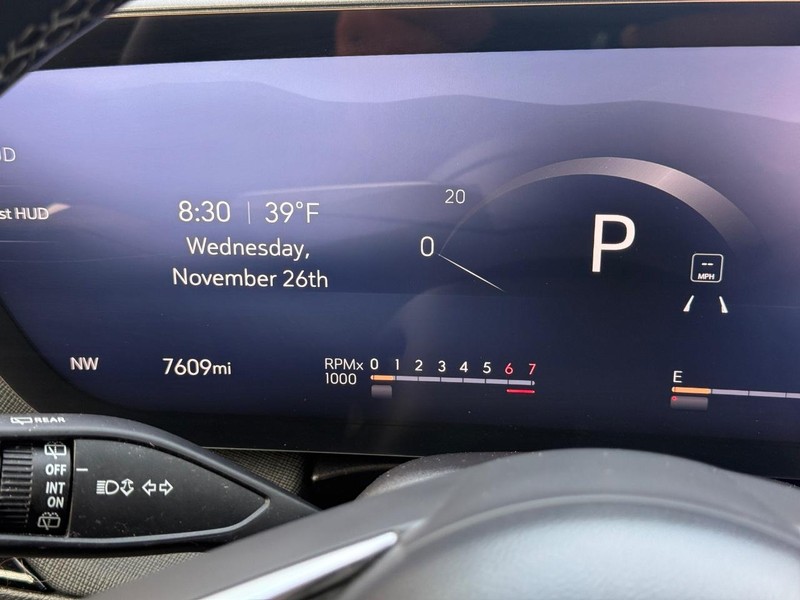 Buick Enclave Vehicle Full-screen Gallery Image 21