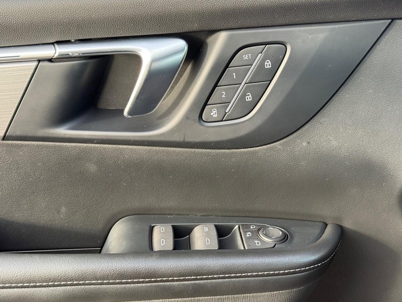 Buick Enclave Vehicle Full-screen Gallery Image 22