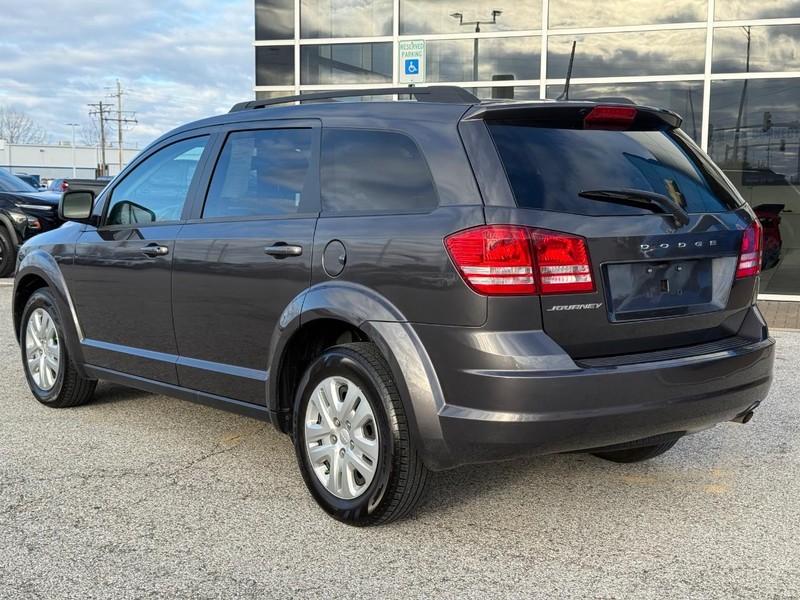 Dodge Journey Vehicle Full-screen Gallery Image 3