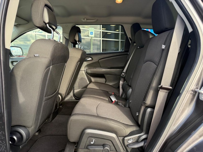 Dodge Journey Vehicle Full-screen Gallery Image 11