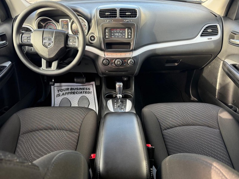 Dodge Journey Vehicle Full-screen Gallery Image 12