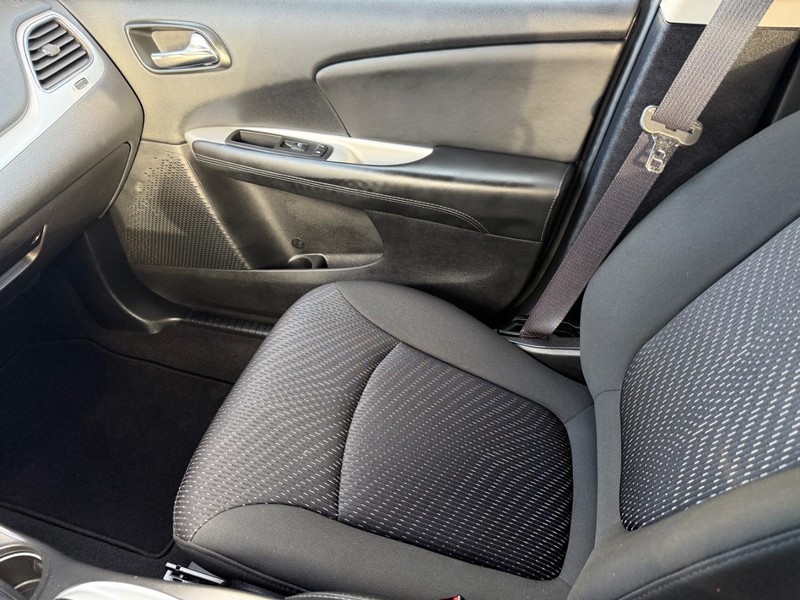 Dodge Journey Vehicle Full-screen Gallery Image 21