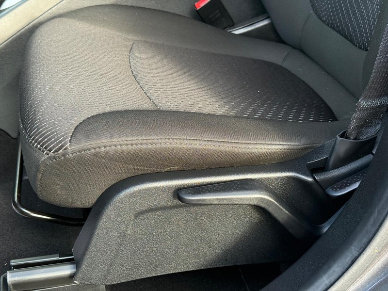 Dodge Journey Vehicle Full-screen Gallery Image 24